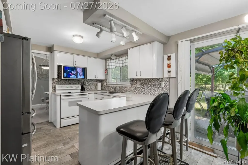 32312 W Wayburn Street Farmington Hills City MI 48334