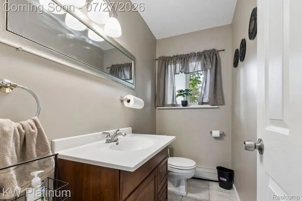 32312 W Wayburn Street Farmington Hills City MI 48334