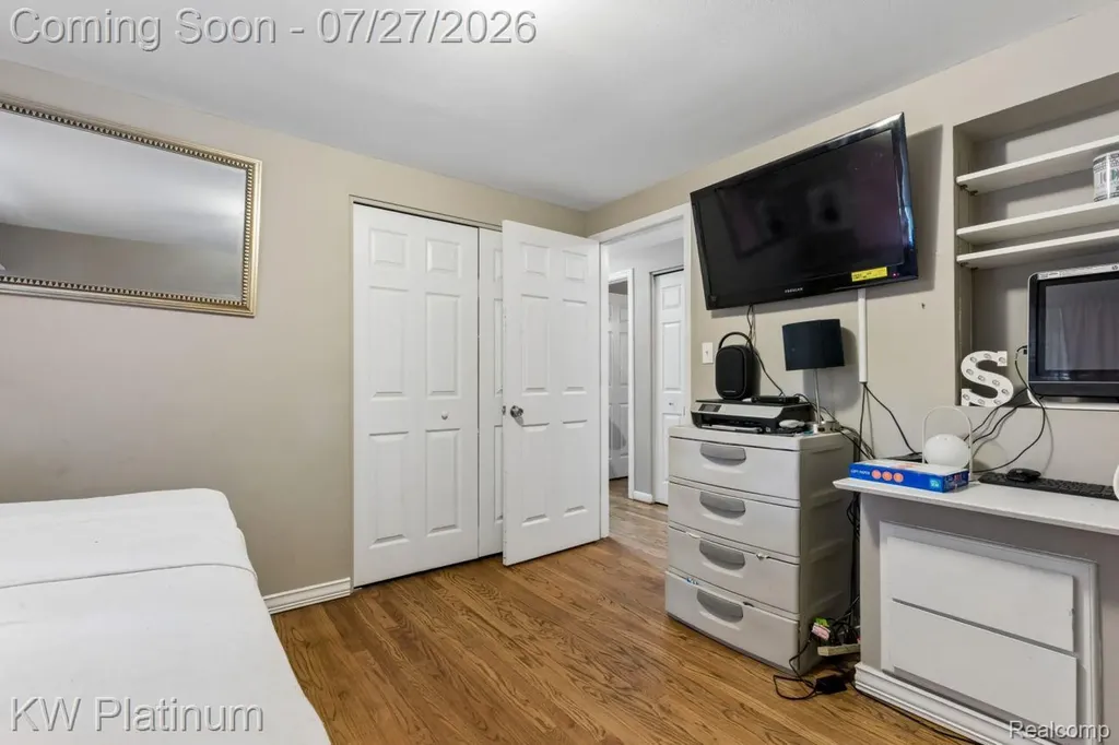32312 W Wayburn Street Farmington Hills City MI 48334