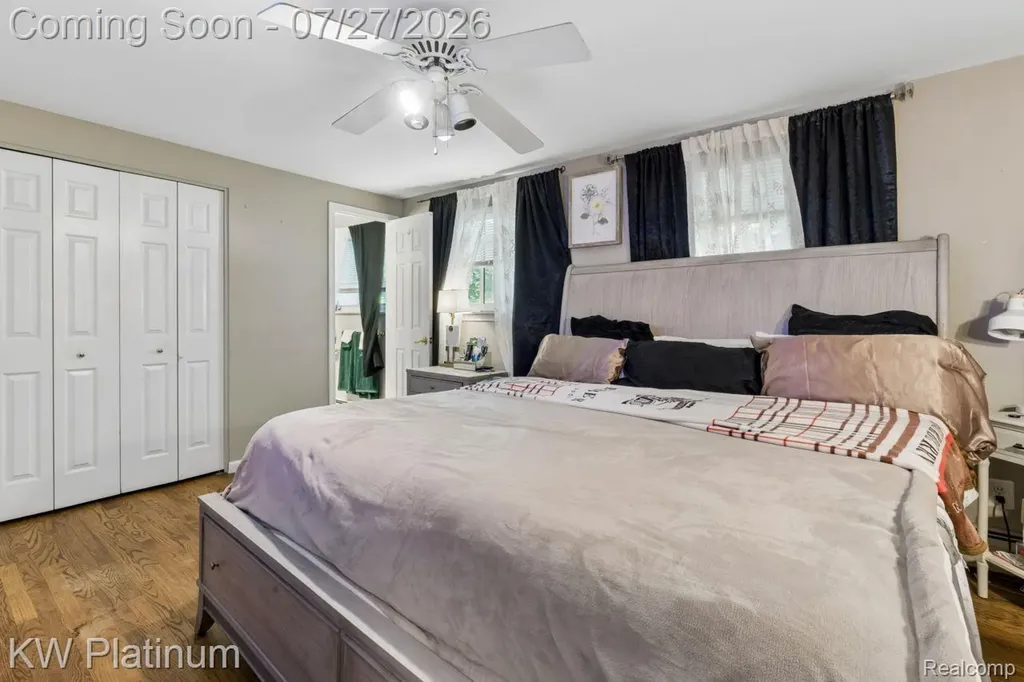 32312 W Wayburn Street Farmington Hills City MI 48334