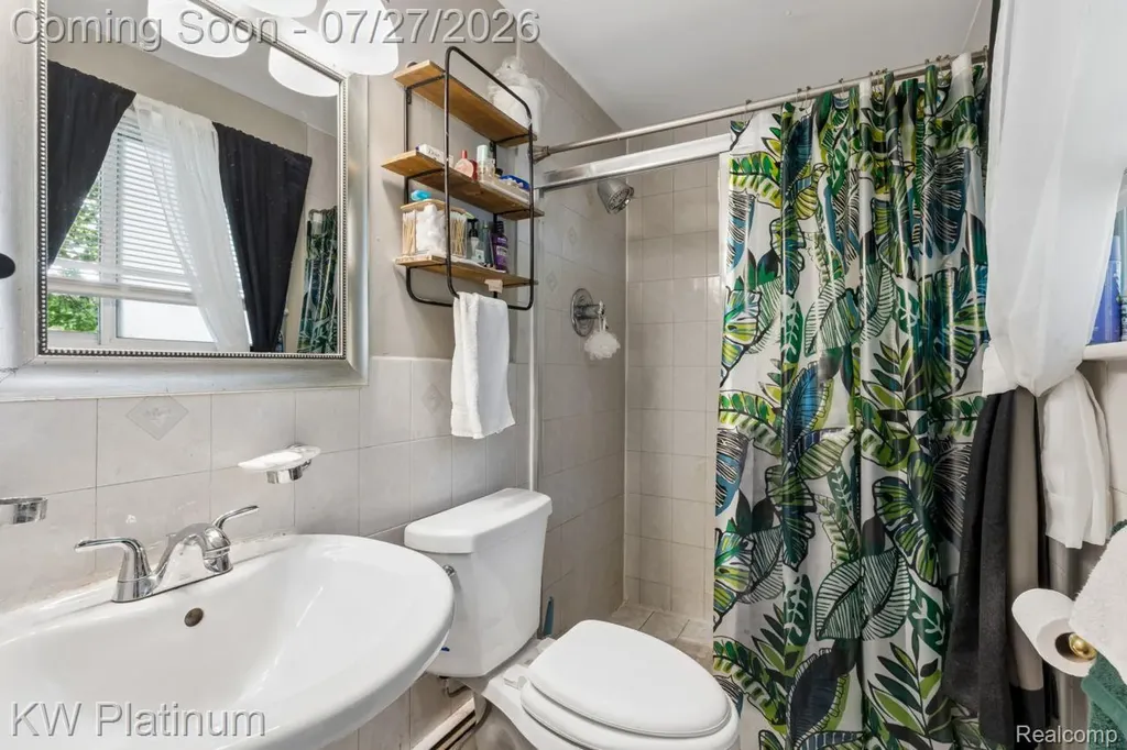 32312 W Wayburn Street Farmington Hills City MI 48334
