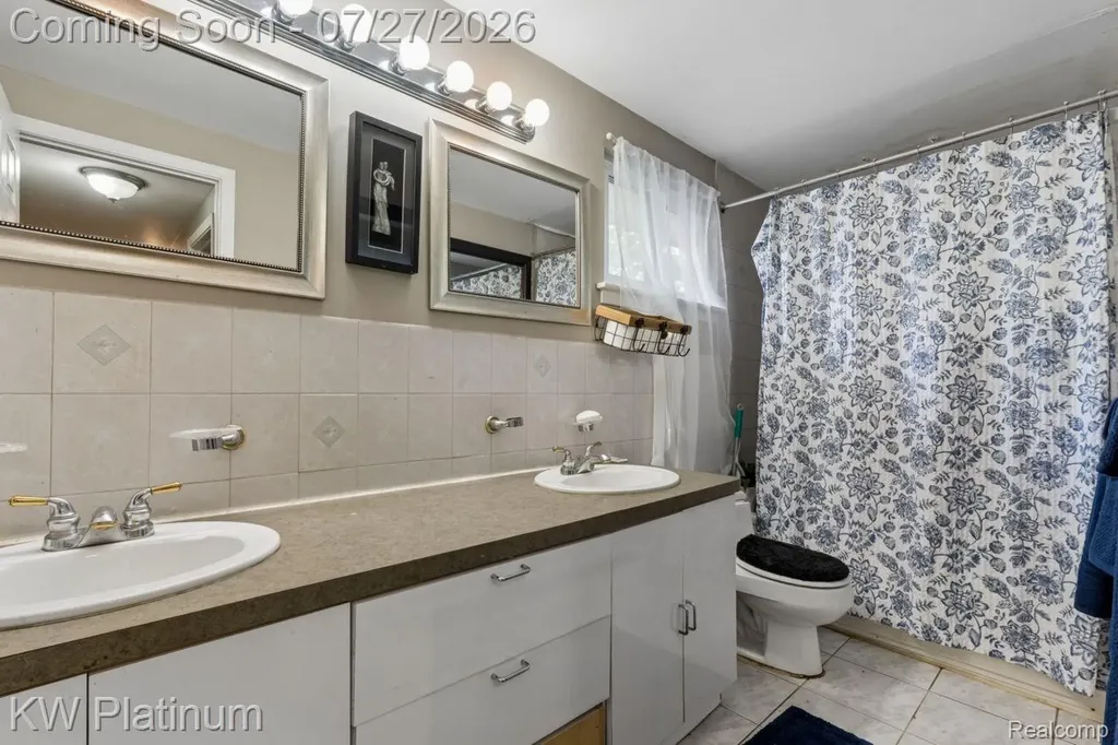 32312 W Wayburn Street Farmington Hills City MI 48334