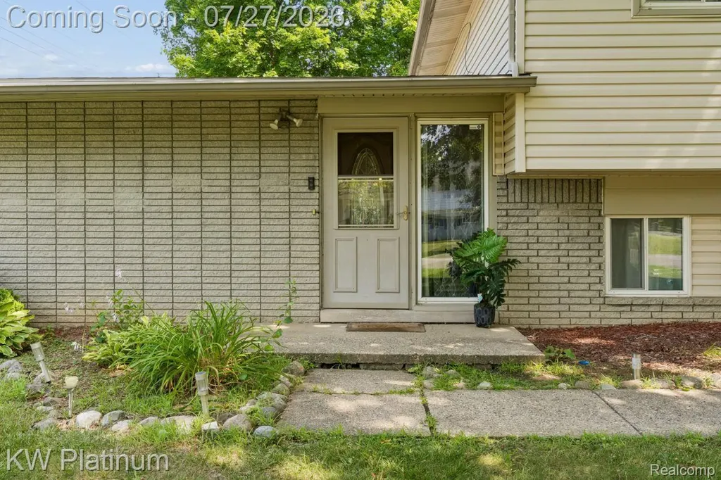 32312 W Wayburn Street Farmington Hills City MI 48334