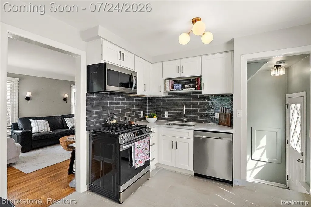507 Roth Boulevard Clawson City MI 48017
