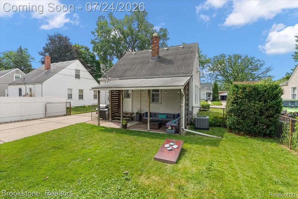 507 Roth Boulevard Clawson City MI 48017