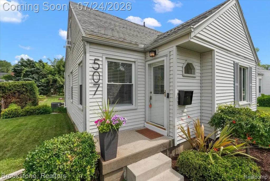 507 Roth Boulevard Clawson City MI 48017