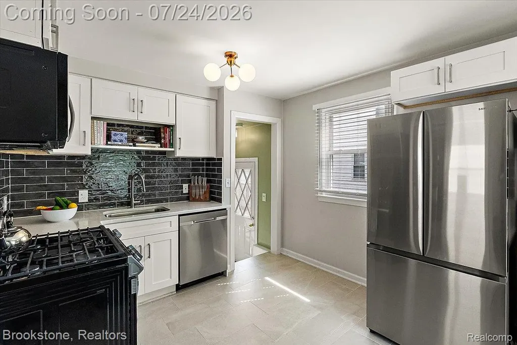 507 Roth Boulevard Clawson City MI 48017