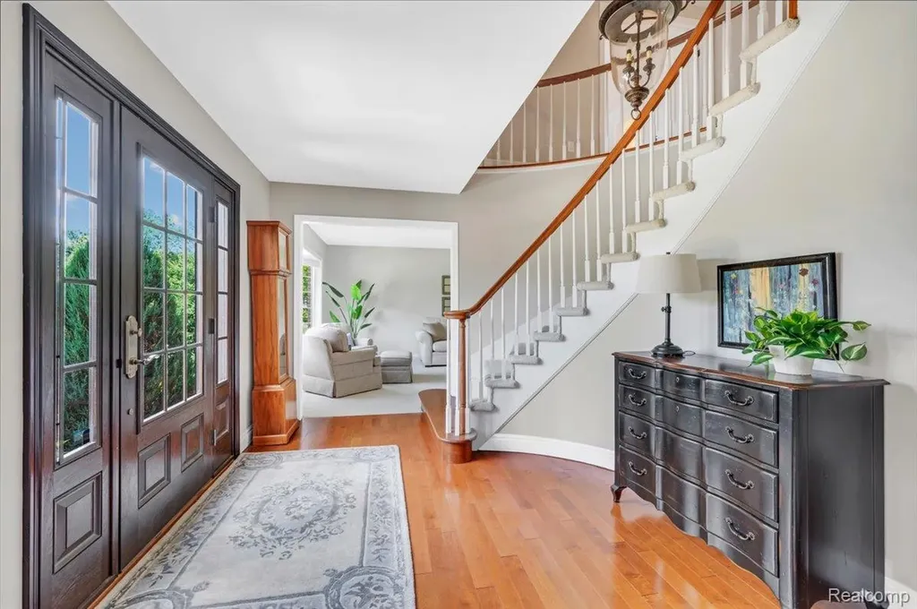 821 Box Canyon Court Rochester Hills City MI 48309