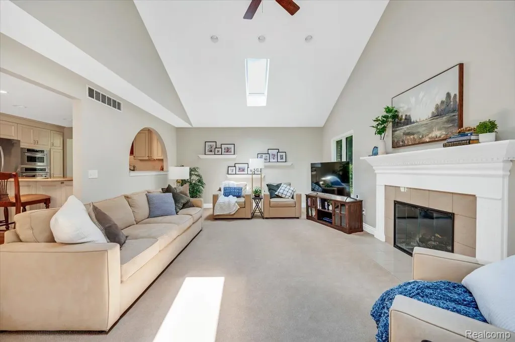 821 Box Canyon Court Rochester Hills City MI 48309
