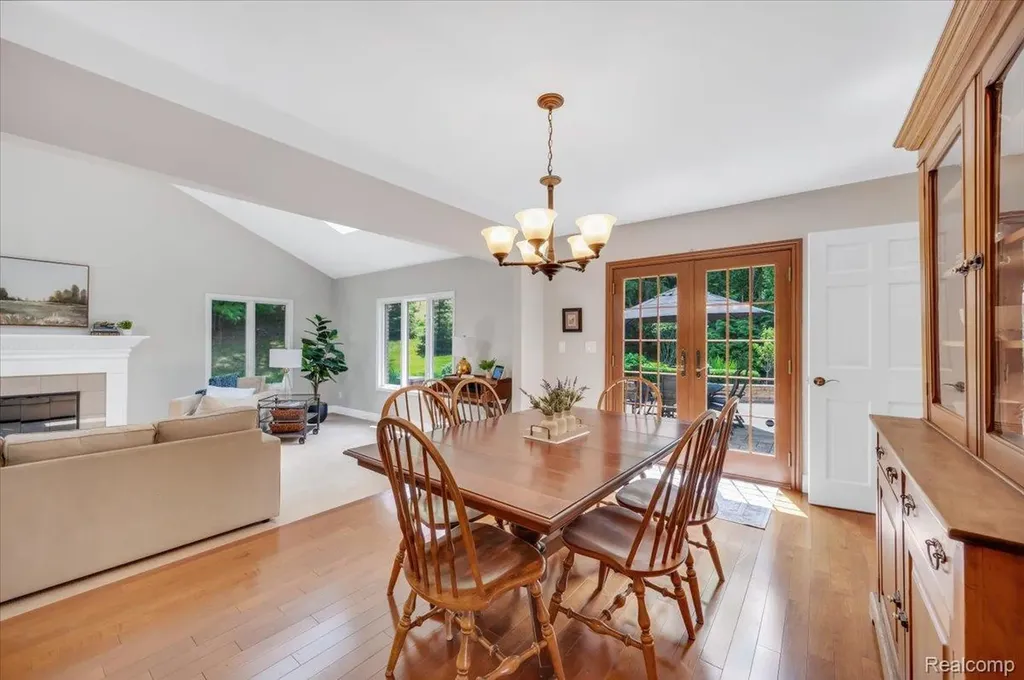 821 Box Canyon Court Rochester Hills City MI 48309