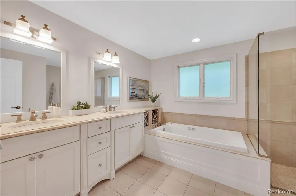 821 Box Canyon Court Rochester Hills City MI 48309