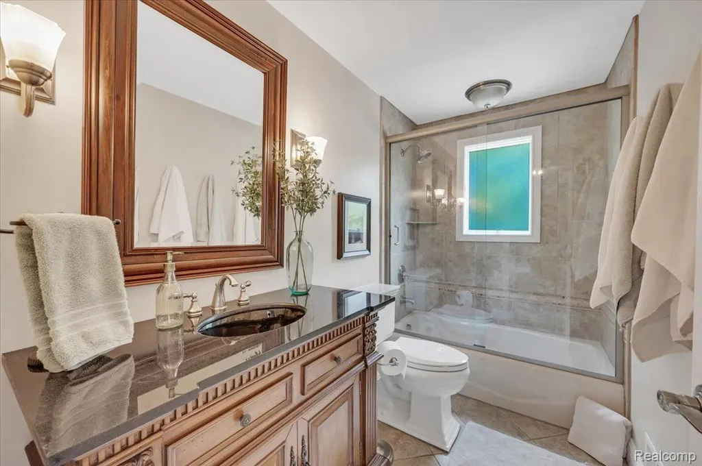 821 Box Canyon Court Rochester Hills City MI 48309