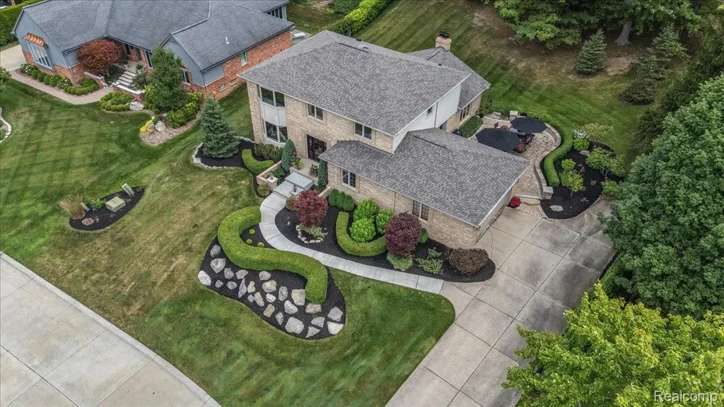 821 Box Canyon Court Rochester Hills City MI 48309