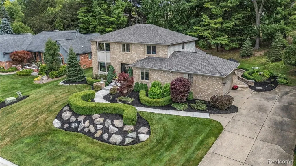 821 Box Canyon Court Rochester Hills City MI 48309