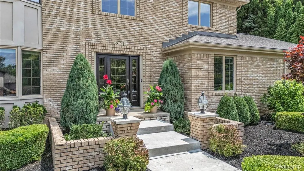 821 Box Canyon Court Rochester Hills City MI 48309