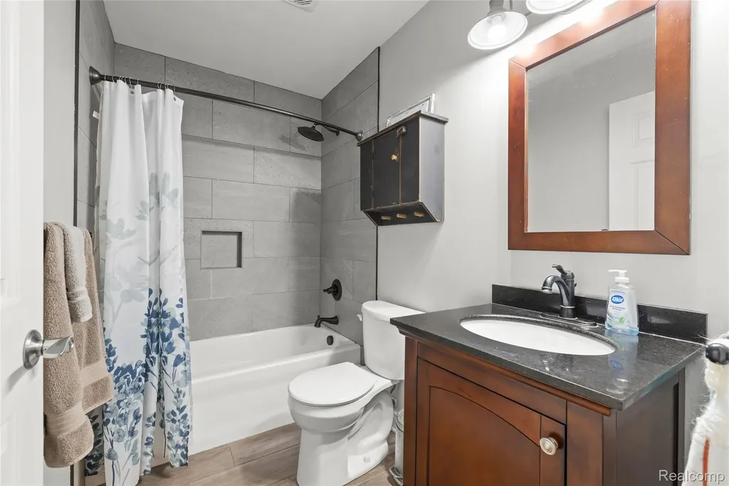 2281 Swan Road Ingham Township MI 48819