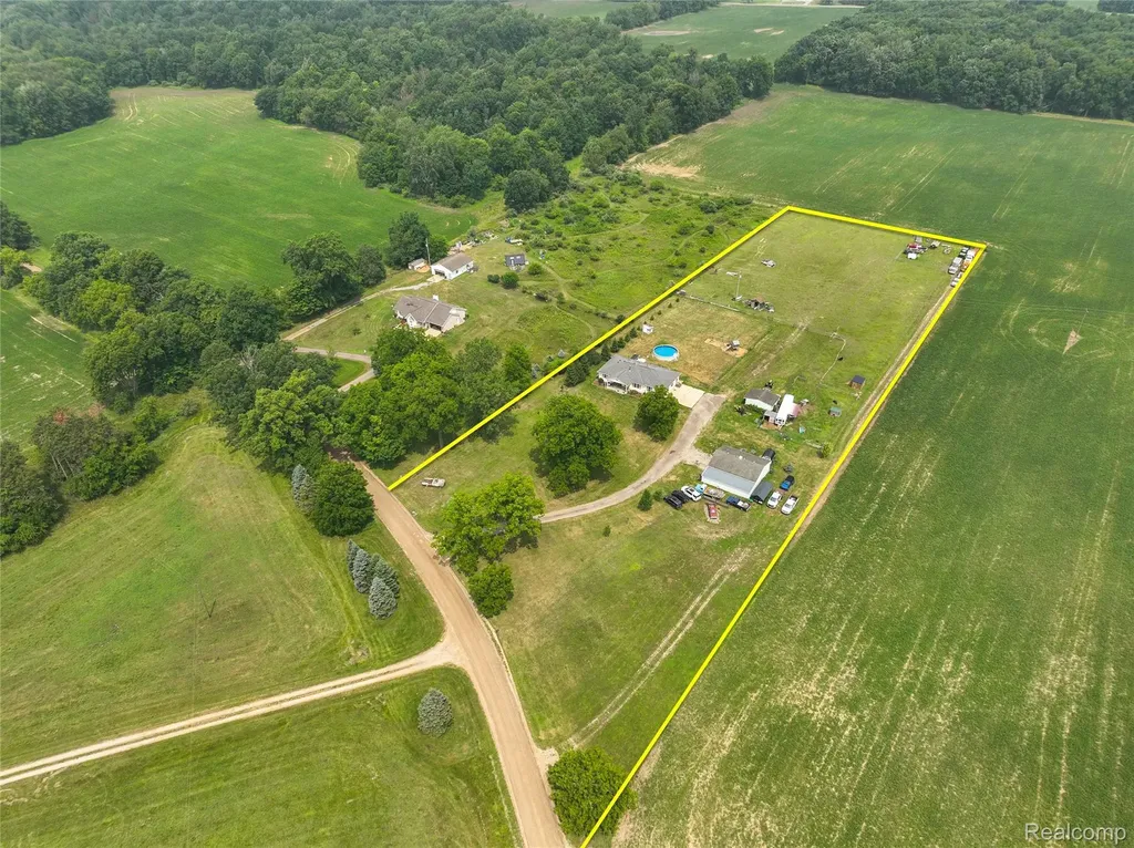 2281 Swan Road Ingham Township MI 48819