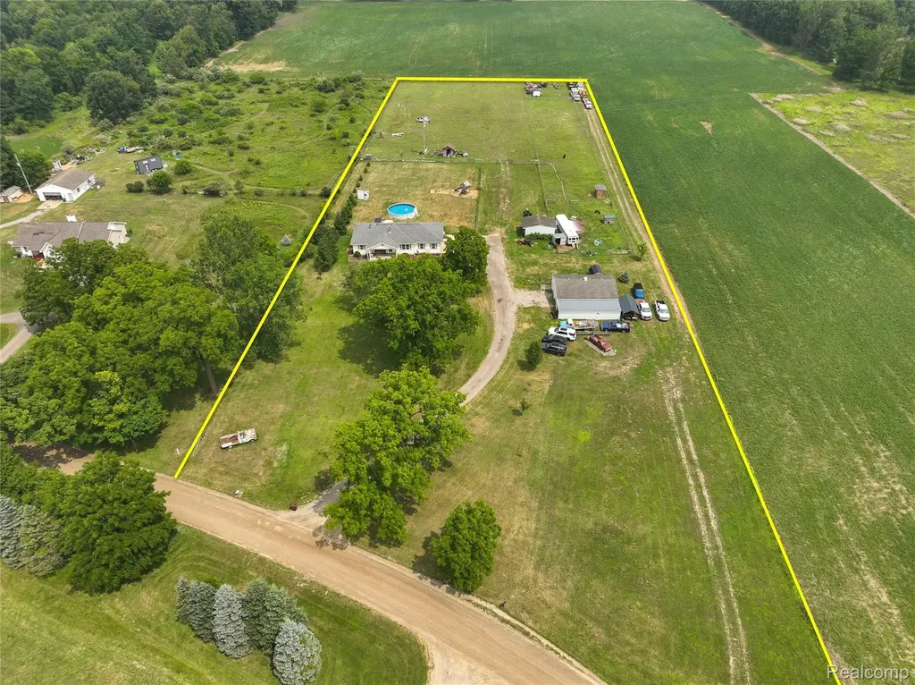 2281 Swan Road Ingham Township MI 48819