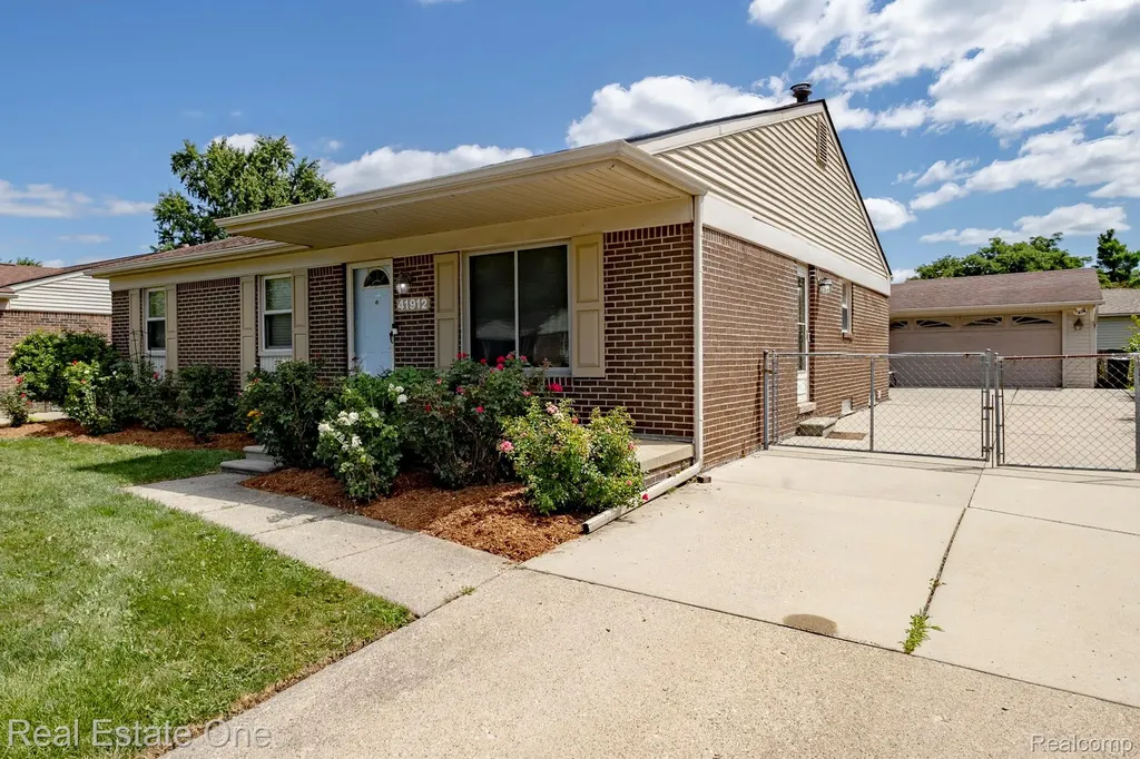41912 Hensall Street Clinton Charter Township MI 48038