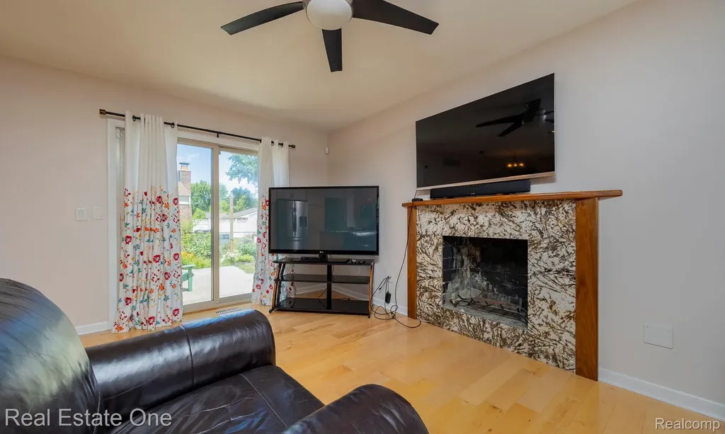 41912 Hensall Street Clinton Charter Township MI 48038