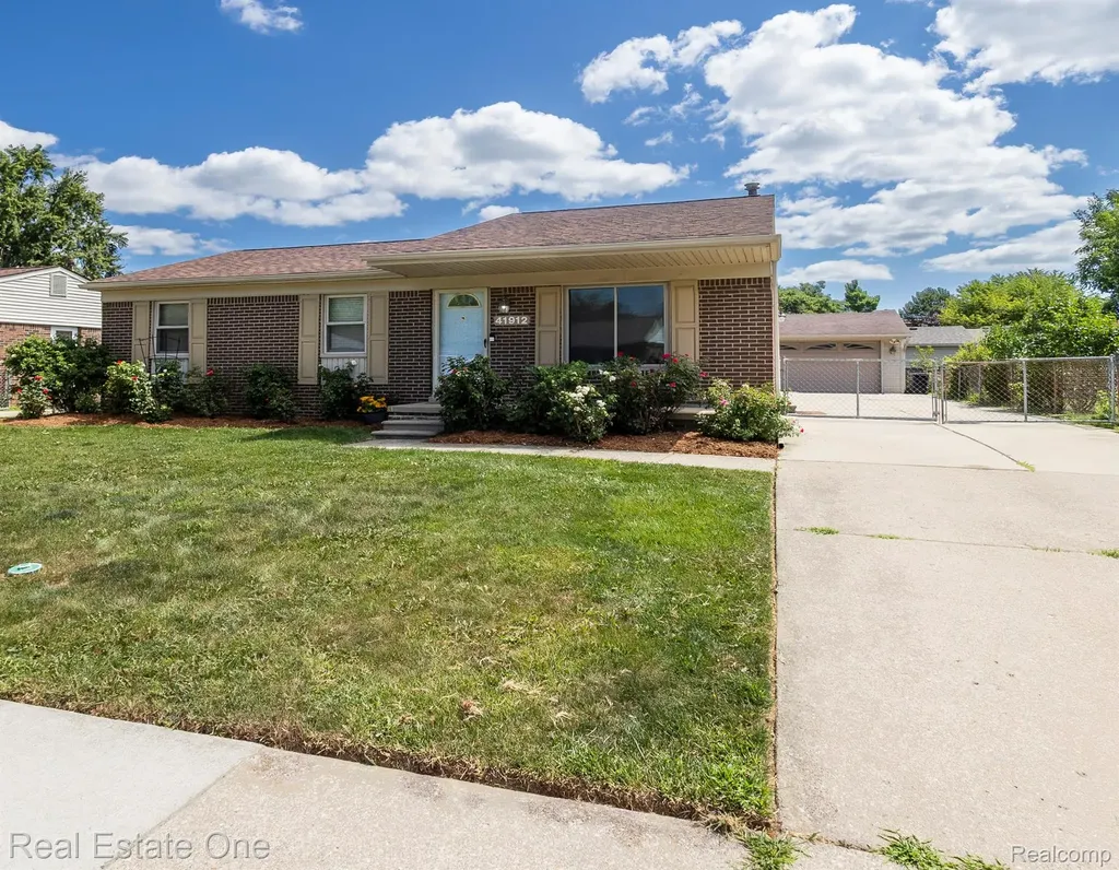 41912 Hensall Street Clinton Charter Township MI 48038