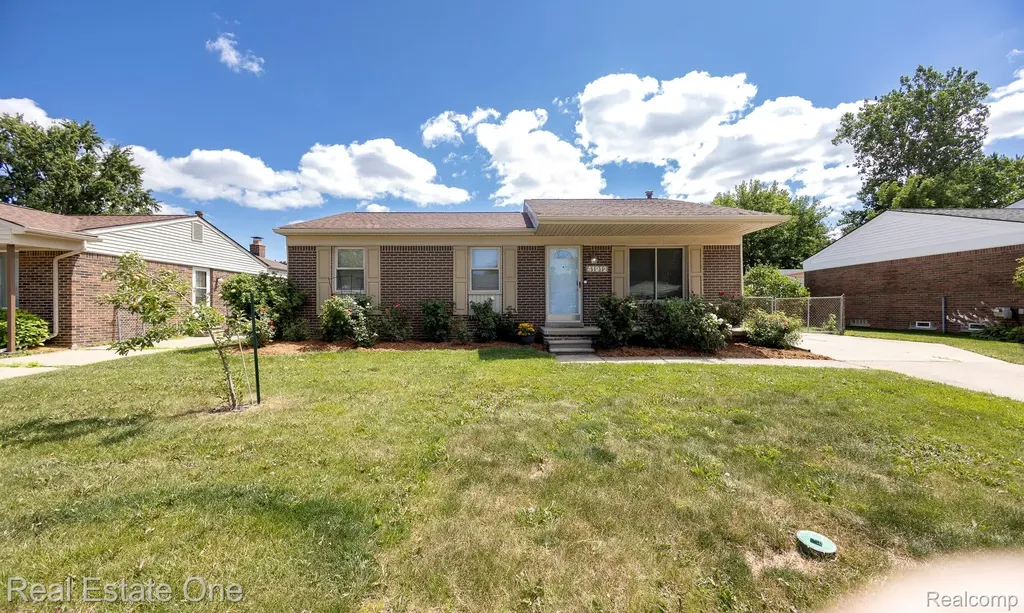 41912 Hensall Street Clinton Charter Township MI 48038