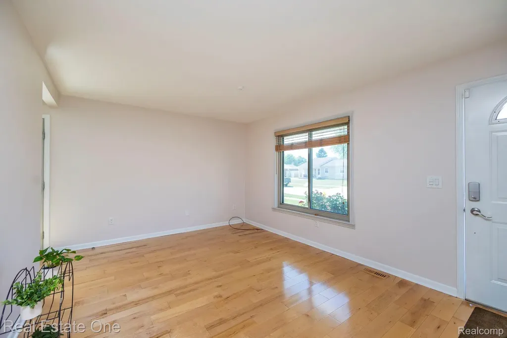41912 Hensall Street Clinton Charter Township MI 48038