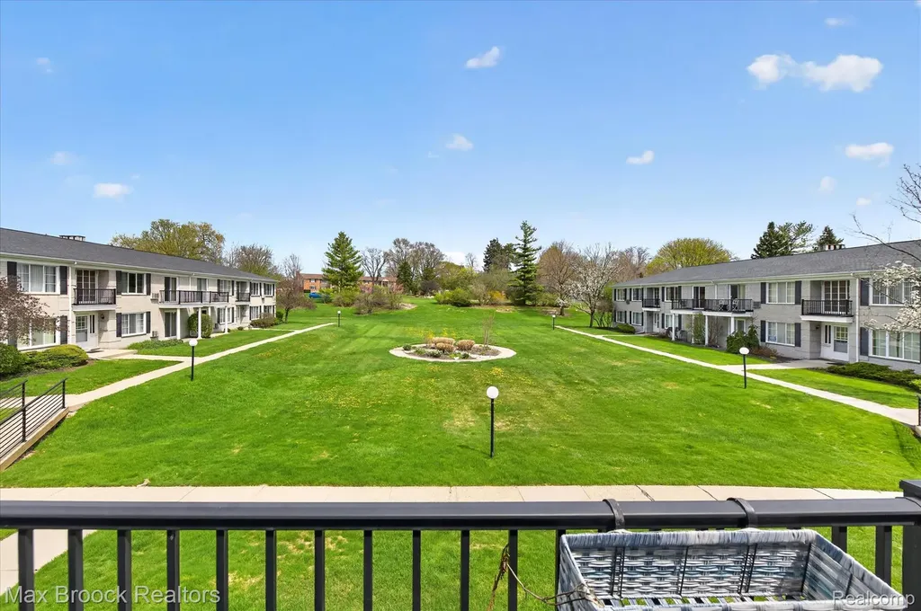 100 W Hickory Grove Road Bloomfield Hills City MI 48304