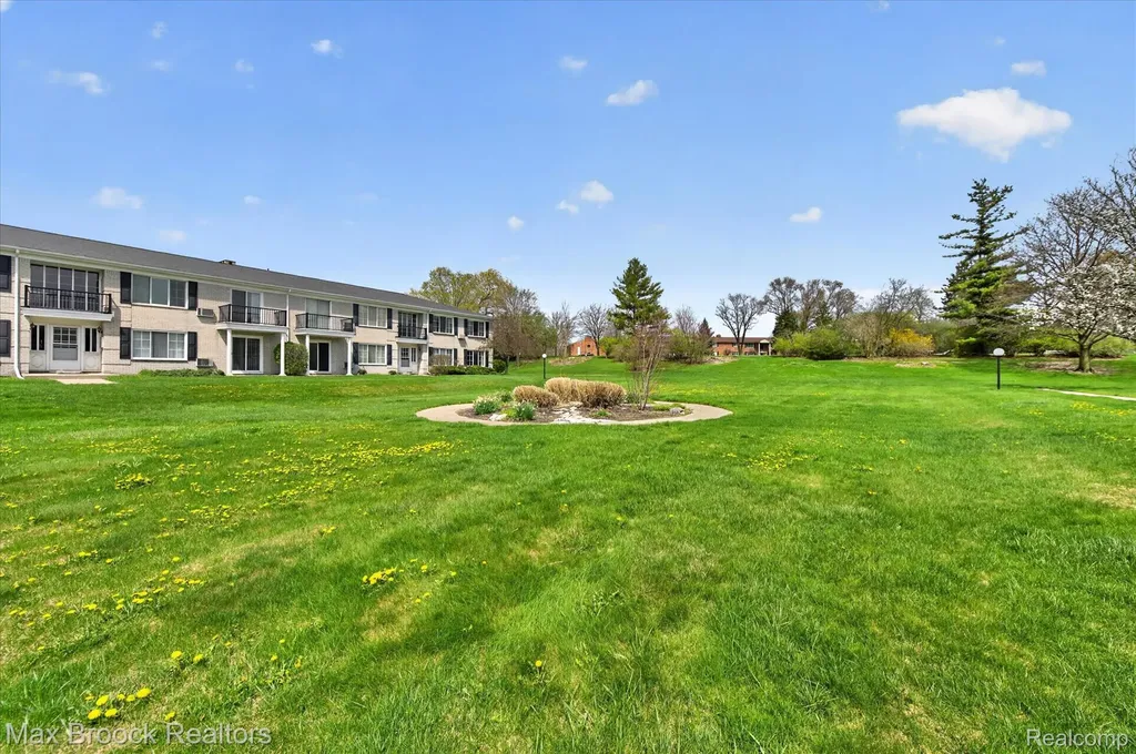 100 W Hickory Grove Road Bloomfield Hills City MI 48304
