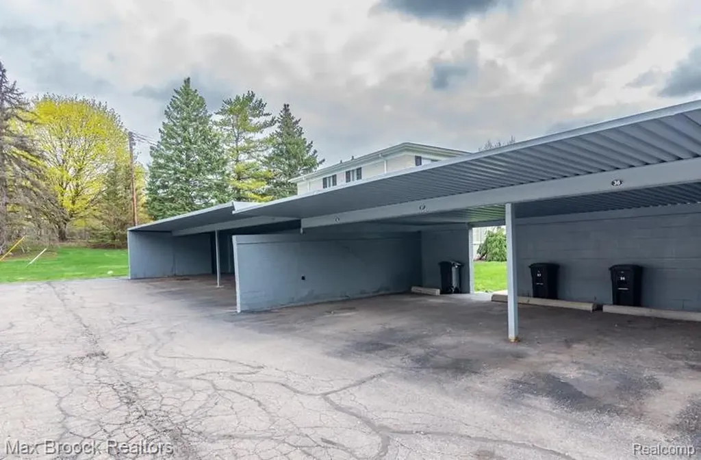 100 W Hickory Grove Road Bloomfield Hills City MI 48304
