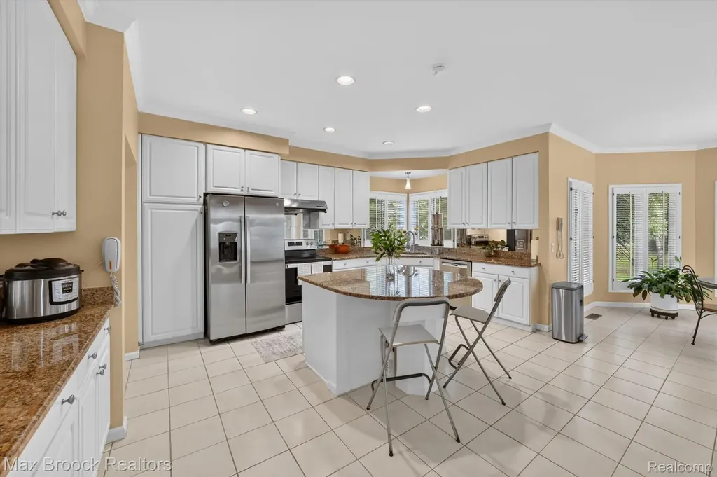 1822 Lexington Drive Troy City MI 48084
