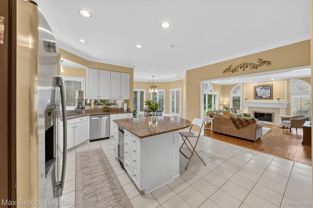1822 Lexington Drive Troy City MI 48084