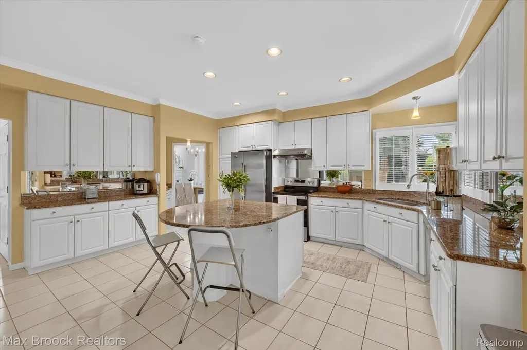1822 Lexington Drive Troy City MI 48084