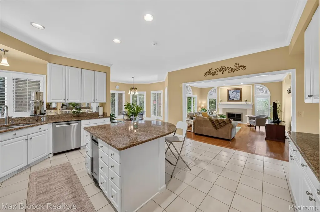 1822 Lexington Drive Troy City MI 48084