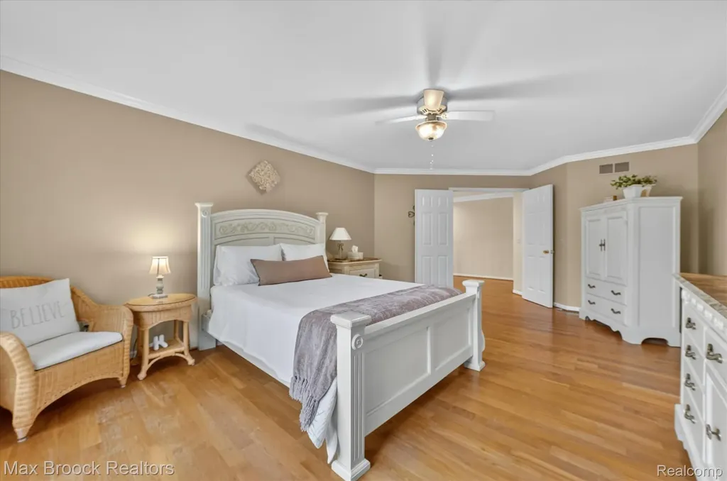 1822 Lexington Drive Troy City MI 48084