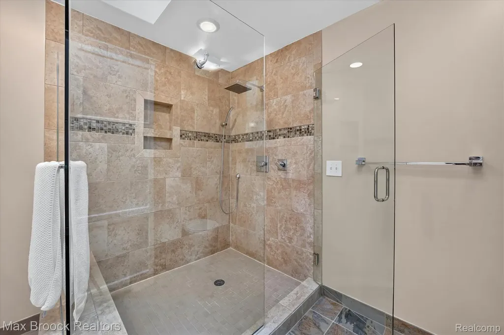 1822 Lexington Drive Troy City MI 48084