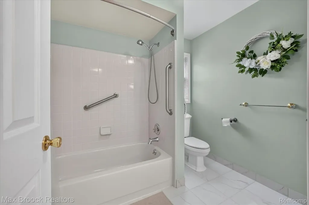 1822 Lexington Drive Troy City MI 48084