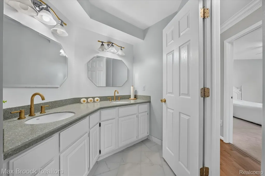 1822 Lexington Drive Troy City MI 48084