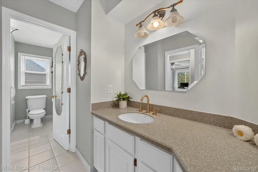 1822 Lexington Drive Troy City MI 48084