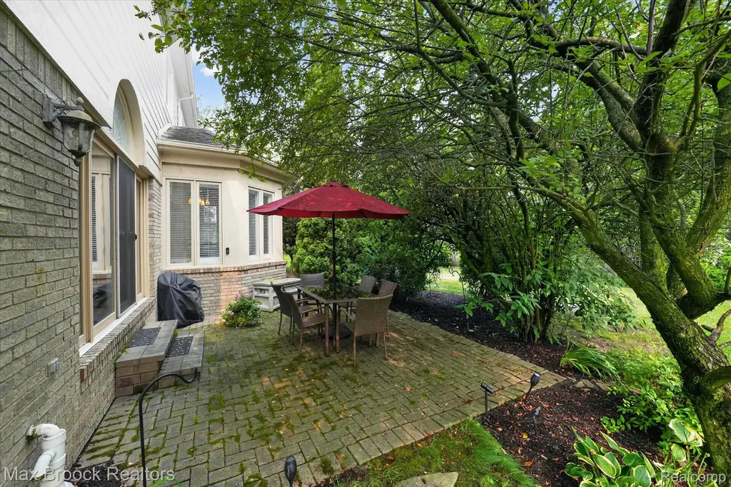 1822 Lexington Drive Troy City MI 48084