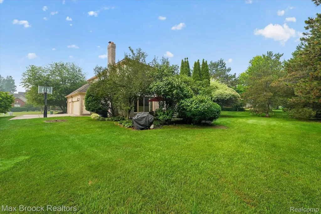 1822 Lexington Drive Troy City MI 48084