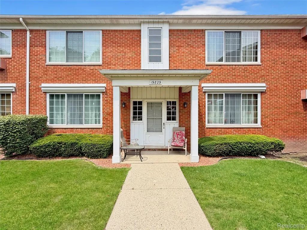 19829 Arthur Avenue Harper Woods City MI 48225