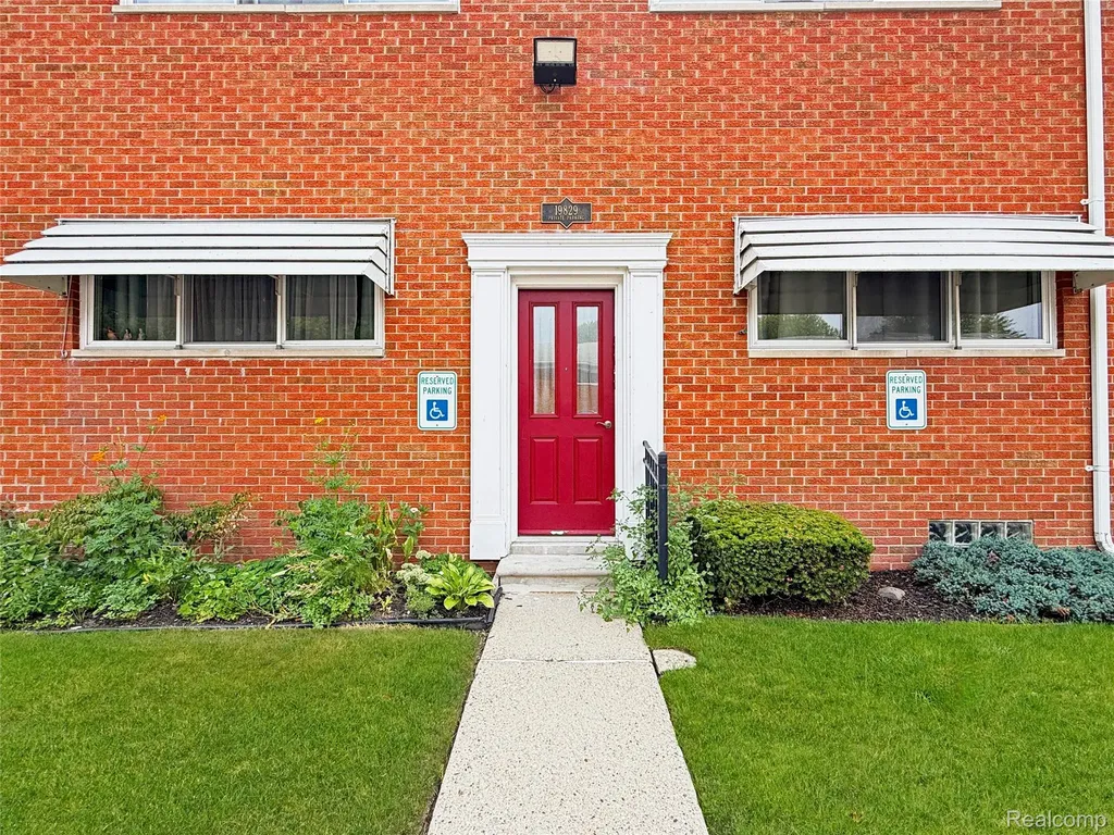 19829 Arthur Avenue Harper Woods City MI 48225