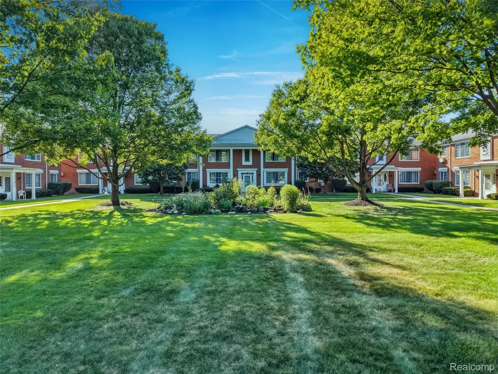 19829 Arthur Avenue Harper Woods City MI 48225