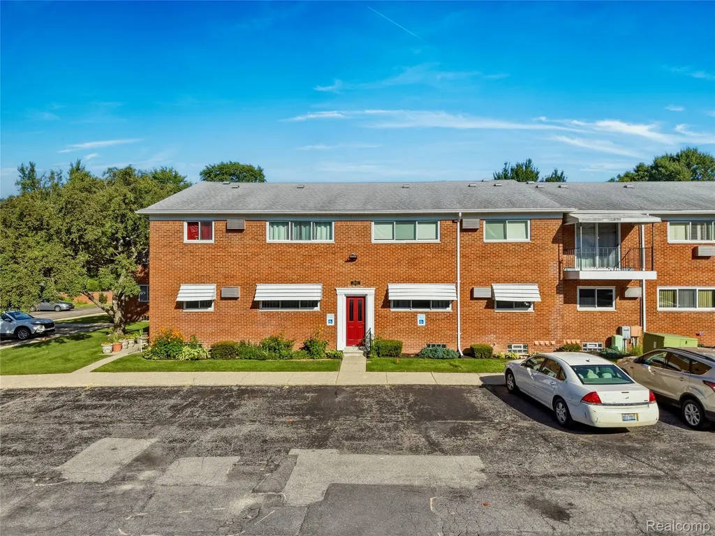 19829 Arthur Avenue Harper Woods City MI 48225