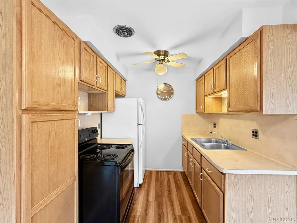 19829 Arthur Avenue Harper Woods City MI 48225