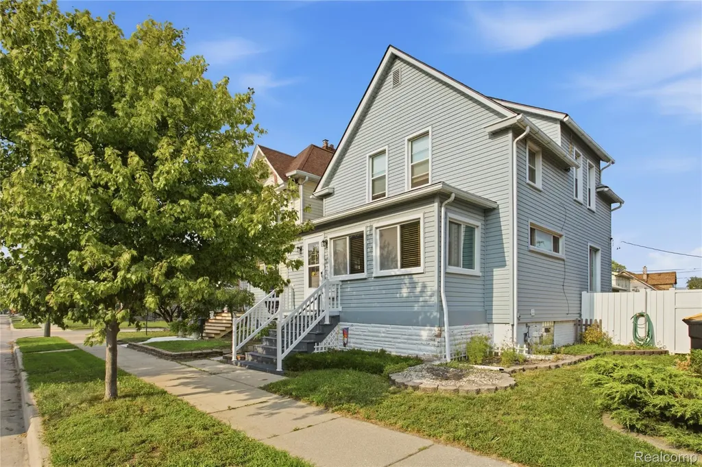 1911 2nd Street Wyandotte City MI 48192