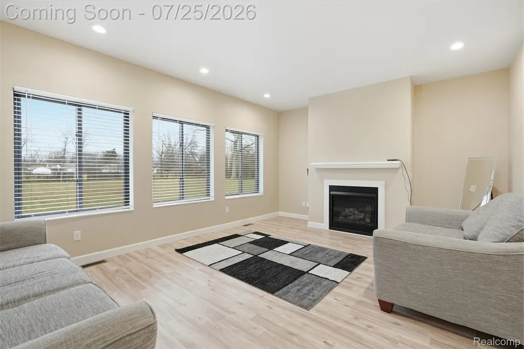 8117 Vermont Avenue Warren City MI 48093