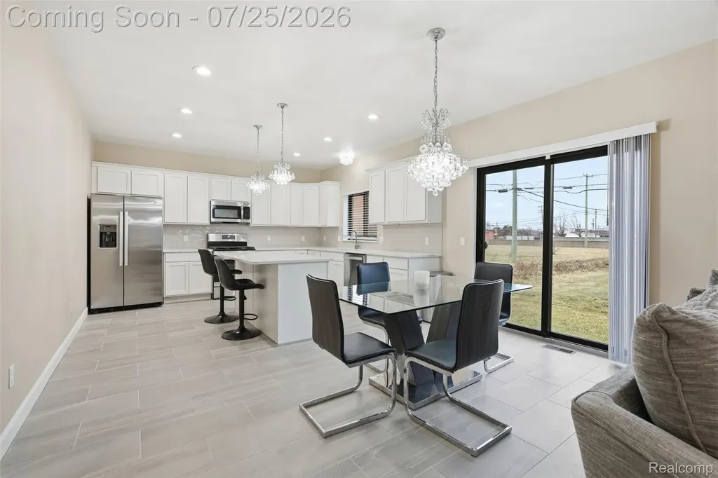 8117 Vermont Avenue Warren City MI 48093