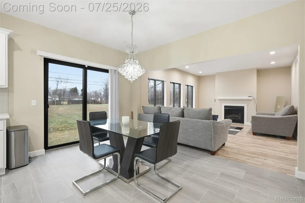 8117 Vermont Avenue Warren City MI 48093